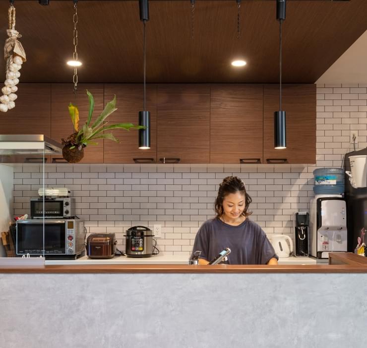 ゆとりの空間とオシャレな美容サロンを両立した家