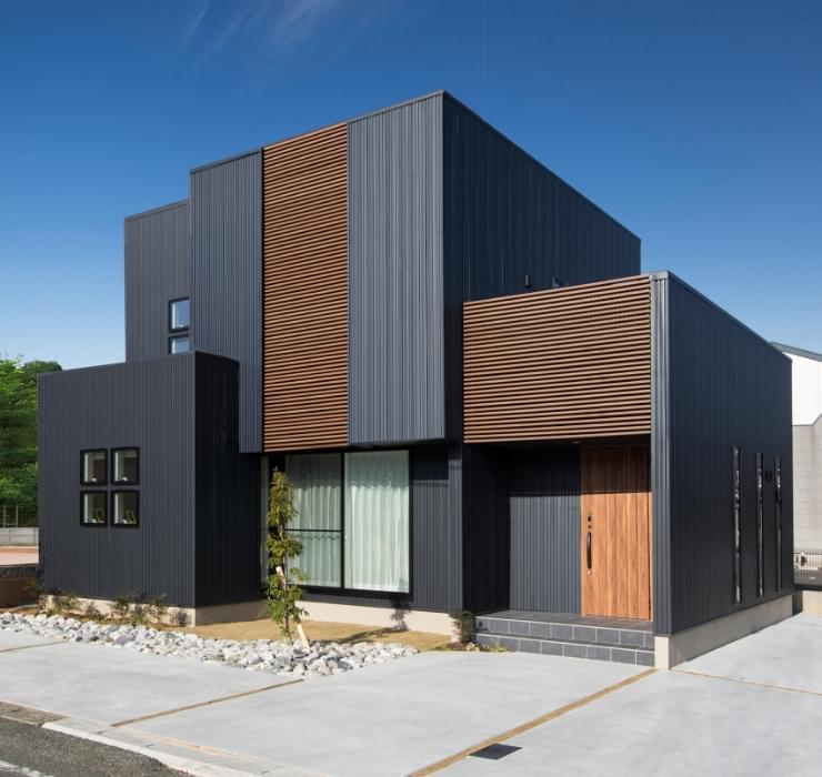 ミニマルな暮らしを快適に楽しむZEH仕様の家