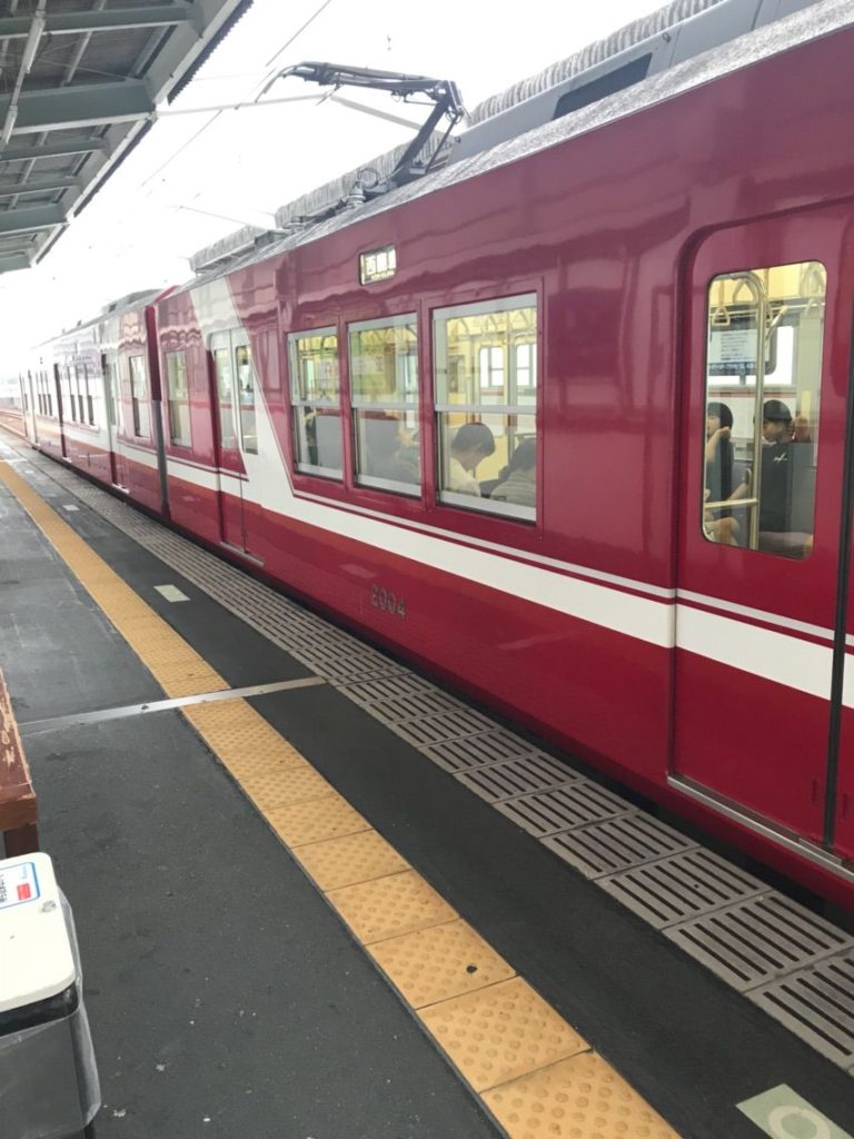 浜松駅から天竜区の西鹿島駅までを結ぶ遠州鉄道の電車です。