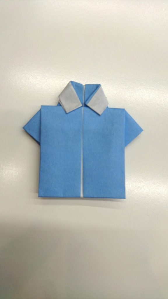 そしてこちらは、私が折り紙で作ったシャツ！