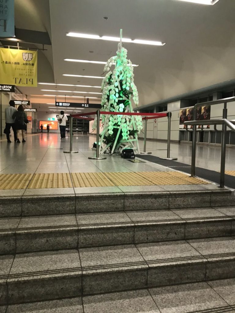 愛知県の豊橋駅の胡蝶蘭が色々な色でライトアップされて綺麗です width=